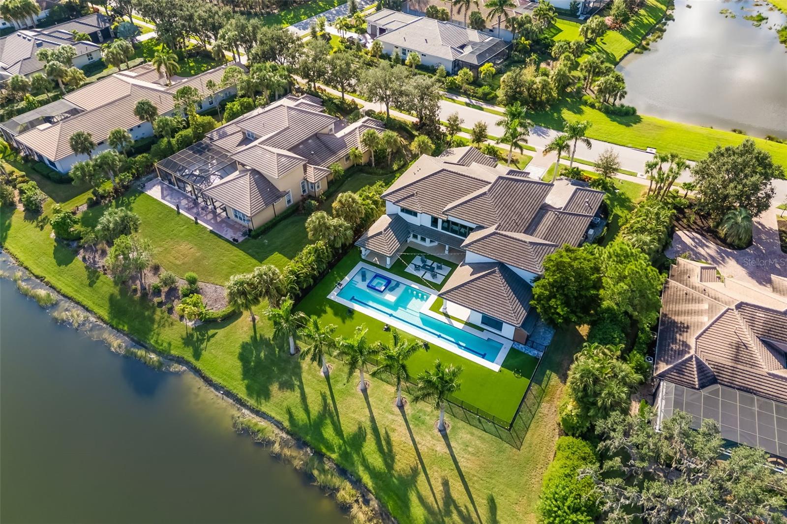 FOUNDERS CLUB - Residential