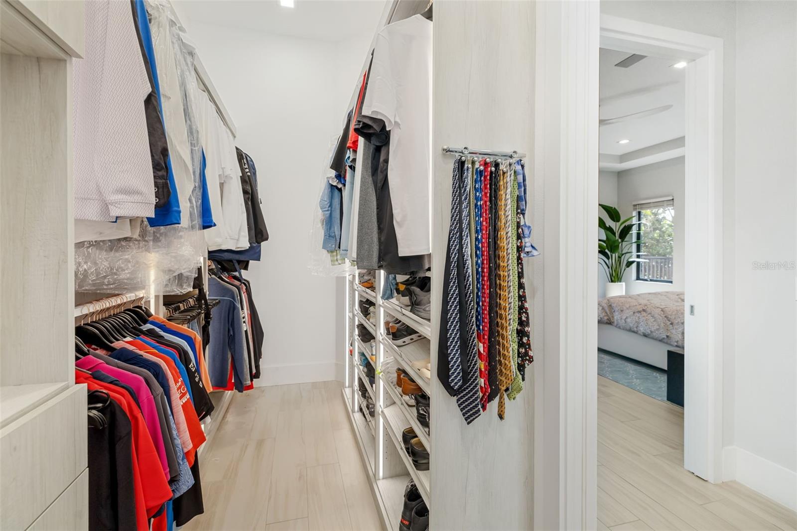 FOUNDERS CLUB - Residential