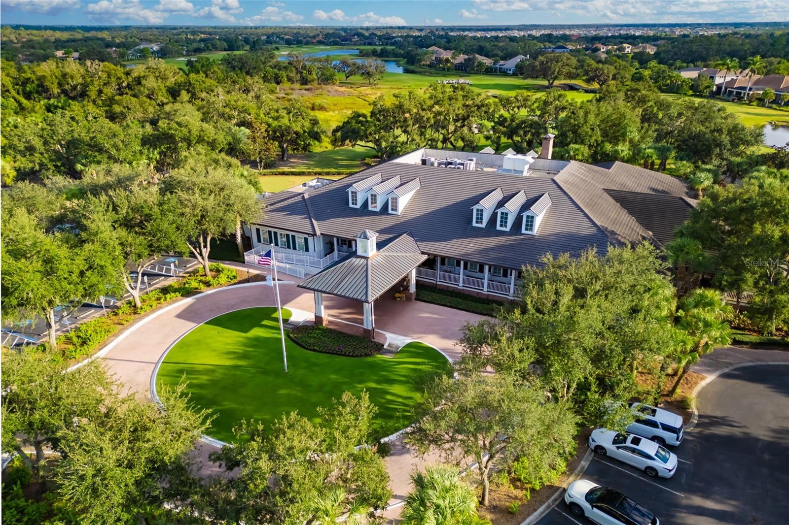 FOUNDERS CLUB - Residential