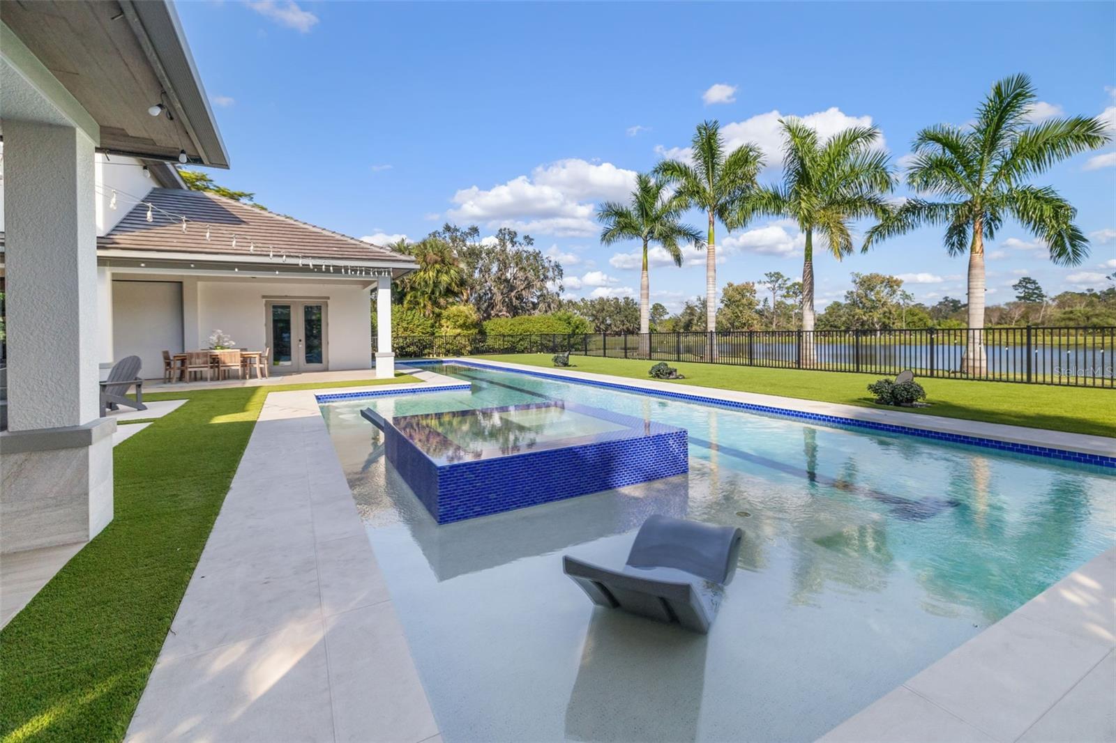 FOUNDERS CLUB - Residential