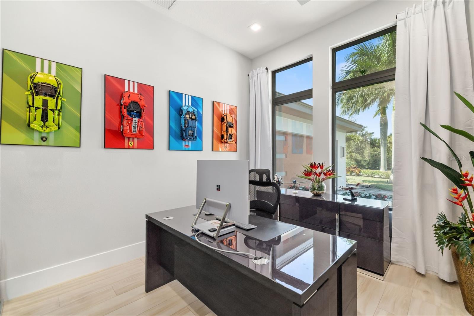 FOUNDERS CLUB - Residential