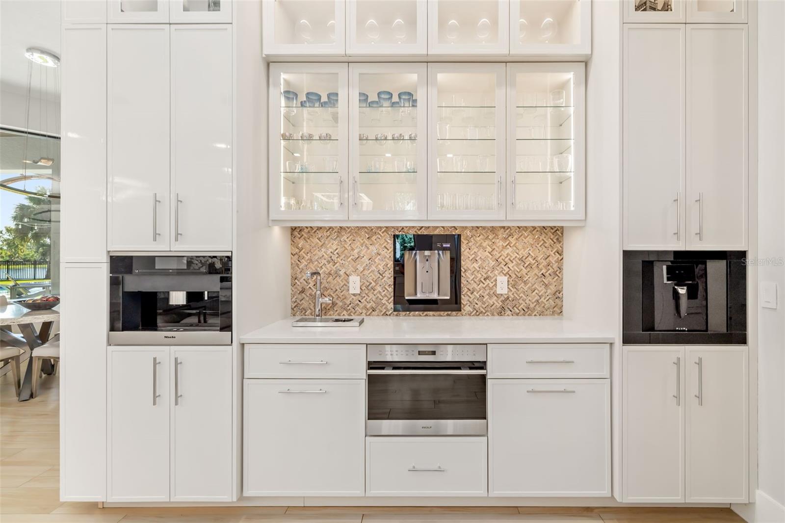 FOUNDERS CLUB - Residential