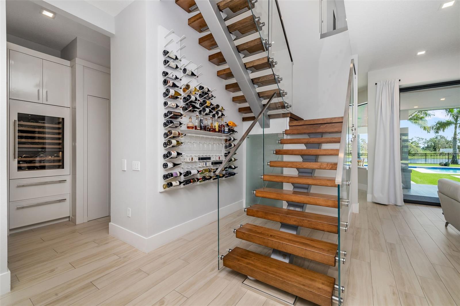 FOUNDERS CLUB - Residential