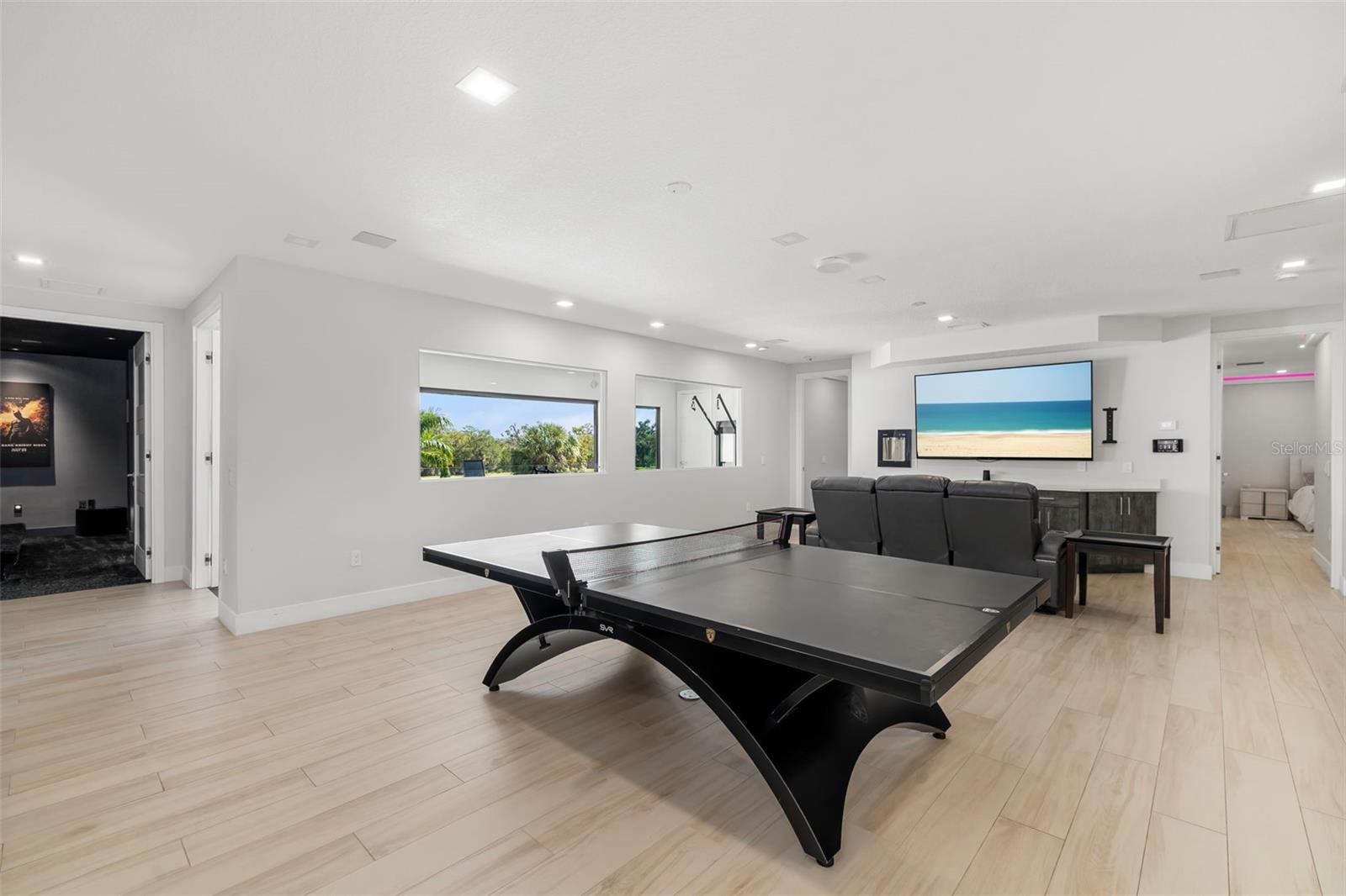 FOUNDERS CLUB - Residential