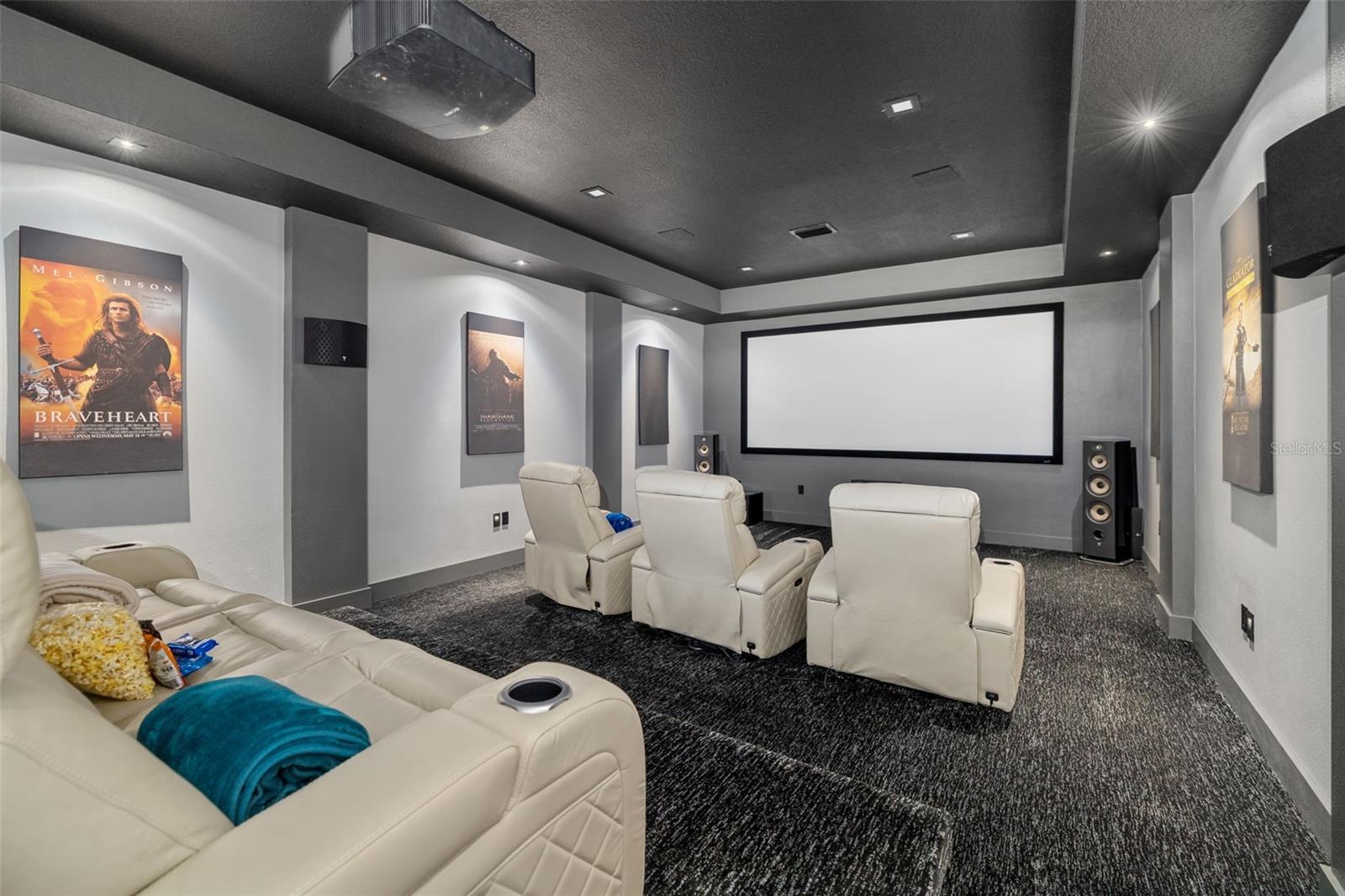 FOUNDERS CLUB - Residential