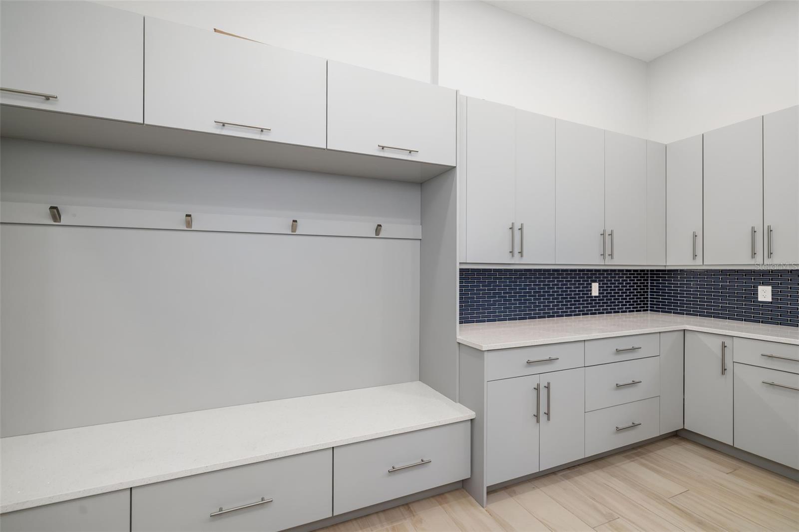 FOUNDERS CLUB - Residential