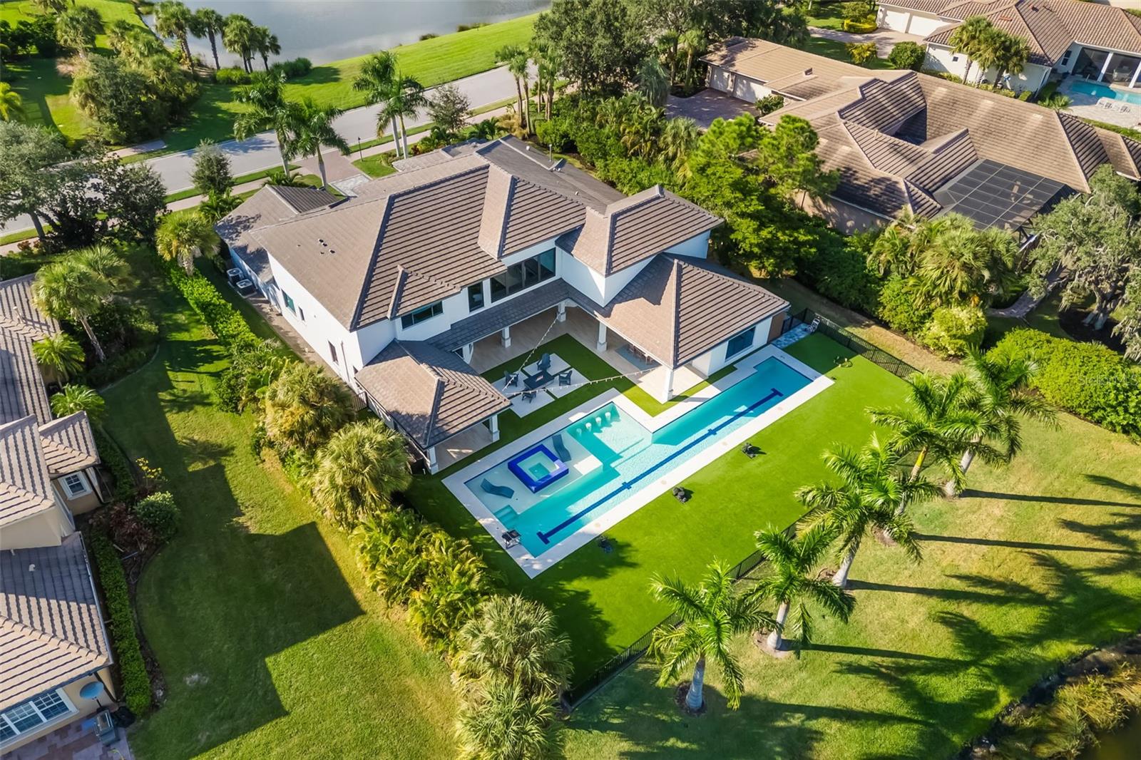 FOUNDERS CLUB - Residential