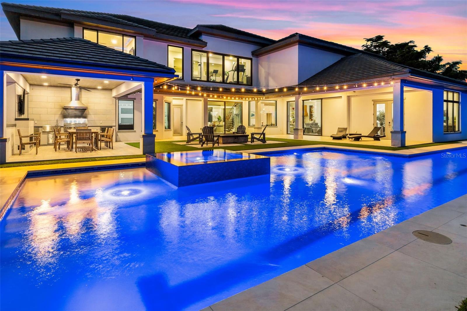 FOUNDERS CLUB - Residential