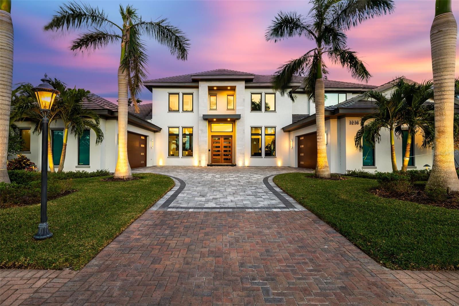 FOUNDERS CLUB - Residential