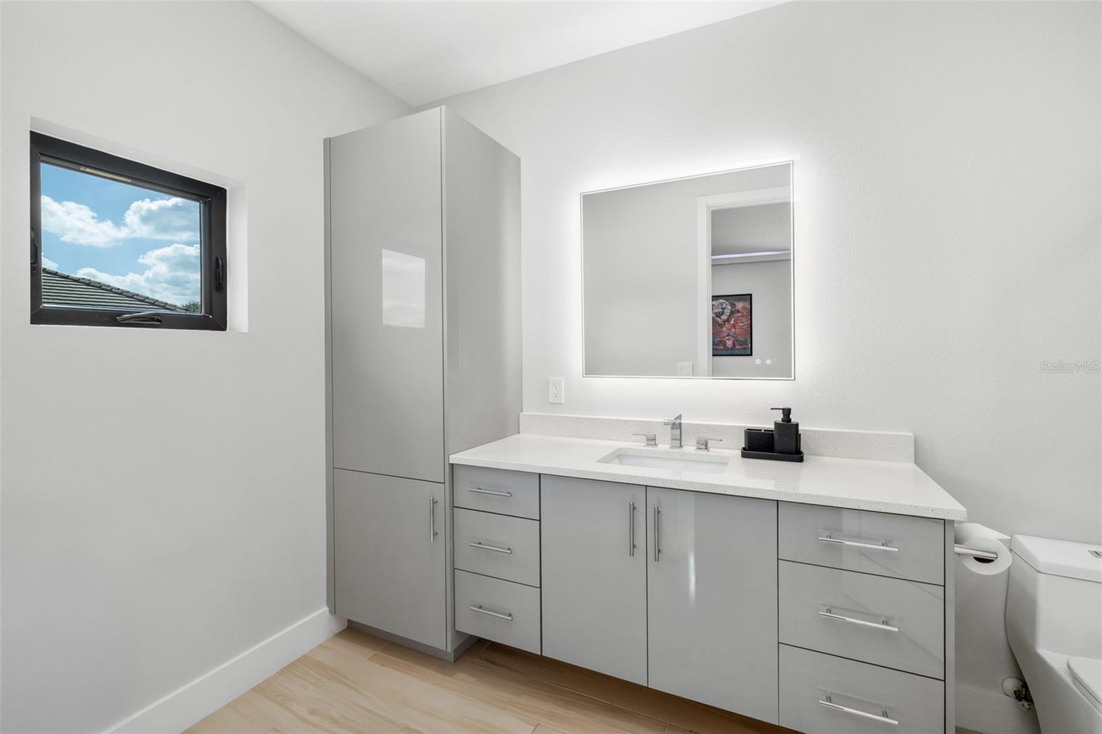 FOUNDERS CLUB - Residential