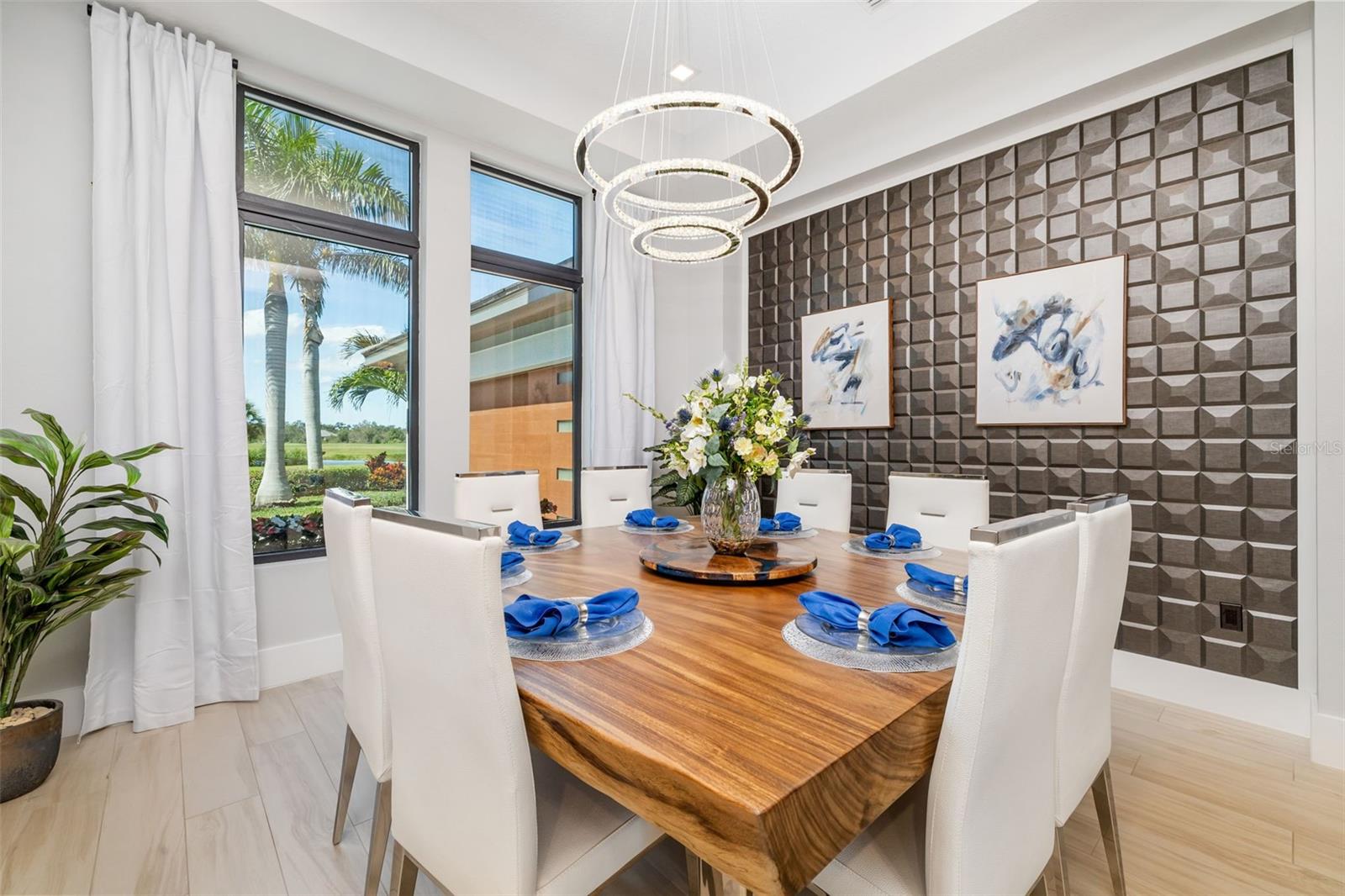 FOUNDERS CLUB - Residential