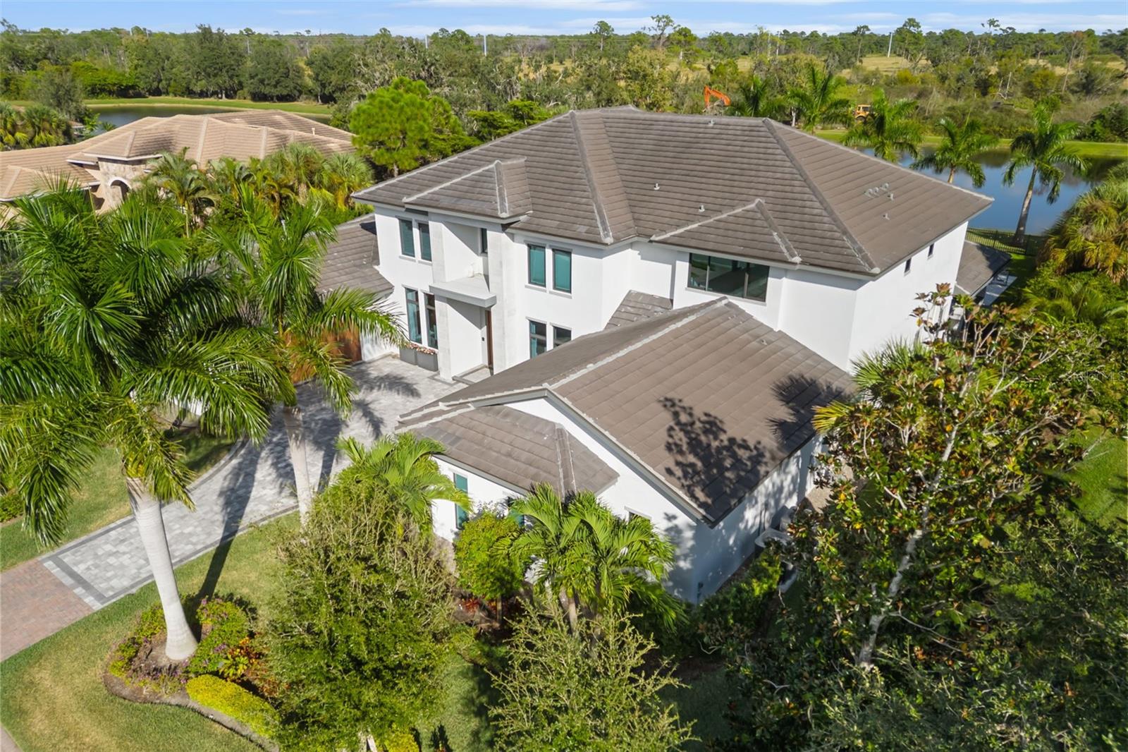 FOUNDERS CLUB - Residential