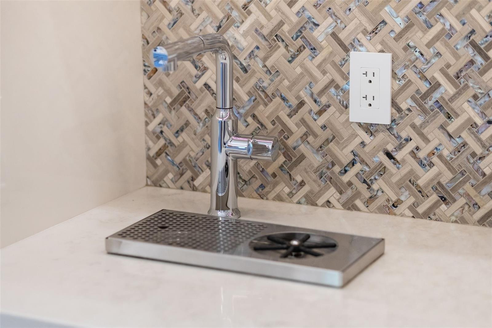 FOUNDERS CLUB - Residential