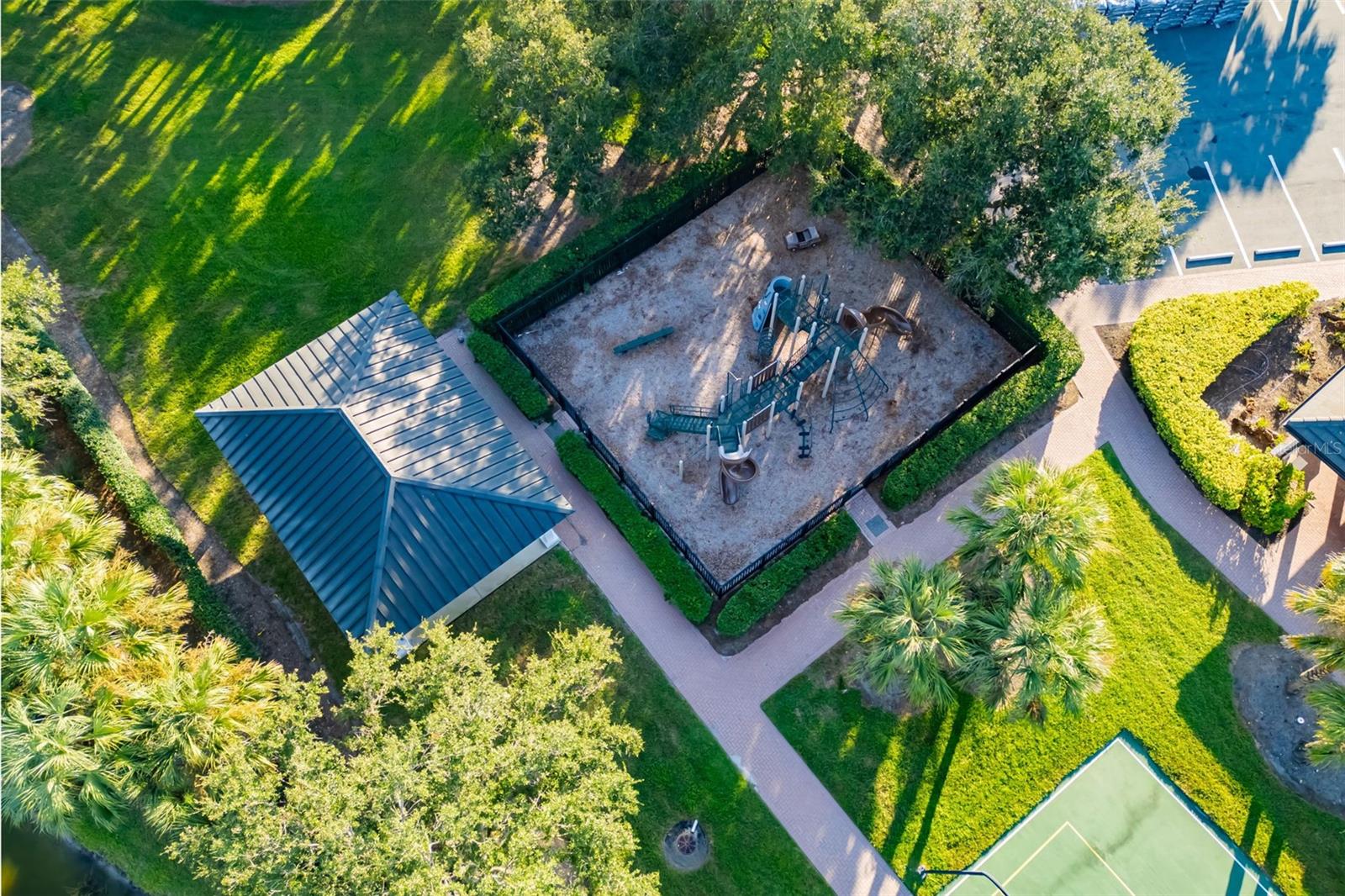 FOUNDERS CLUB - Residential