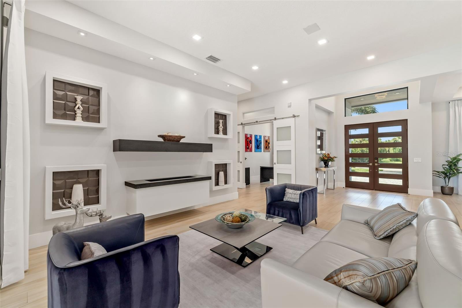 FOUNDERS CLUB - Residential