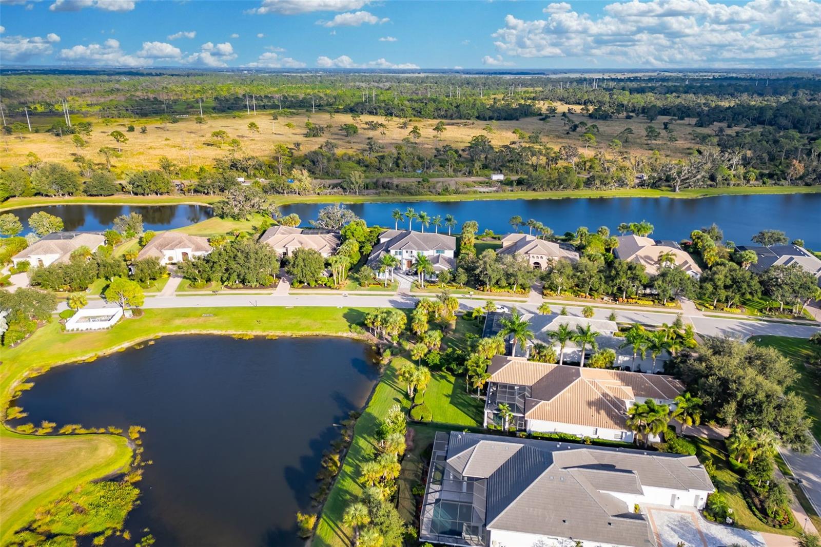 FOUNDERS CLUB - Residential