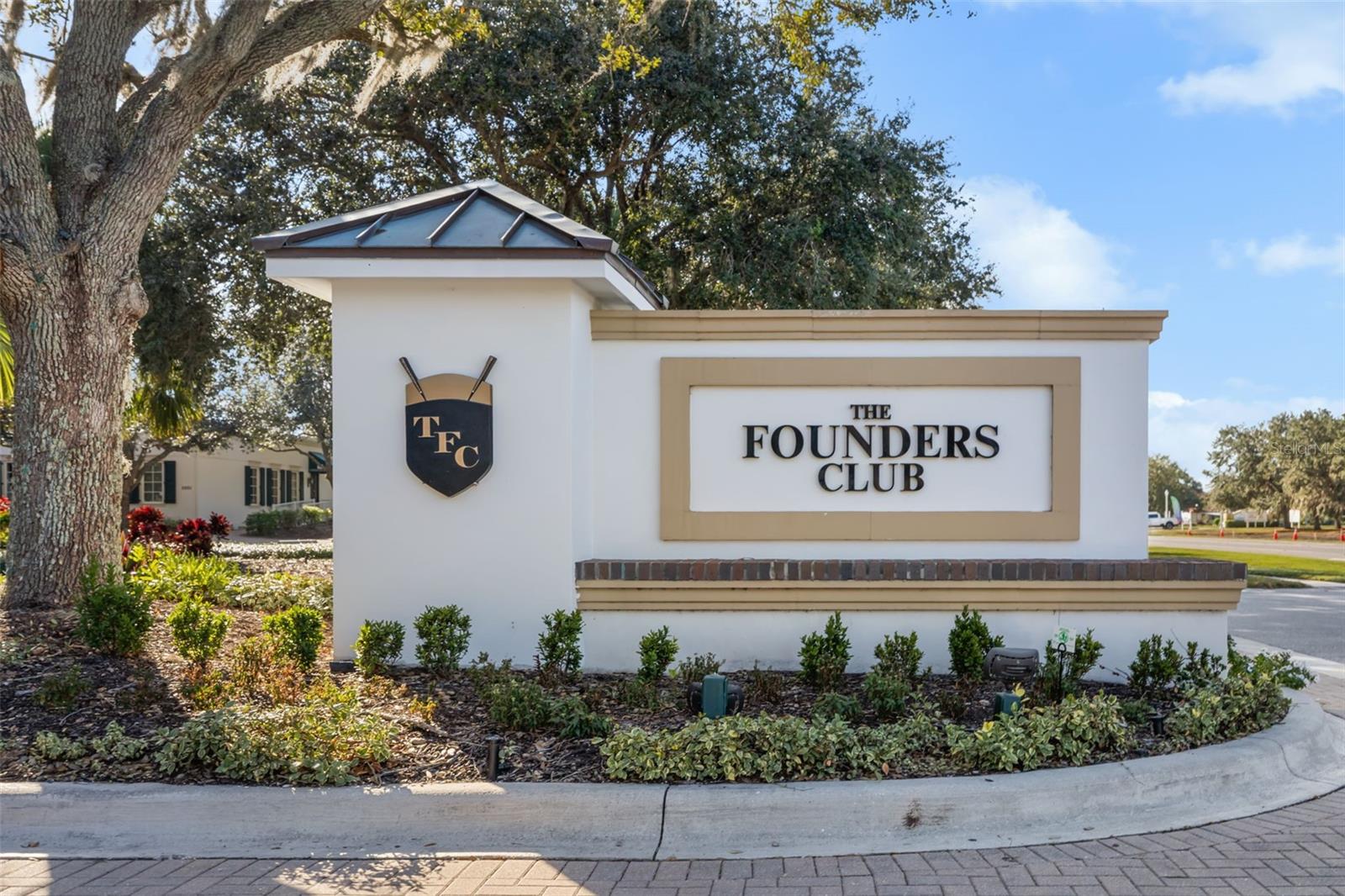 FOUNDERS CLUB - Residential