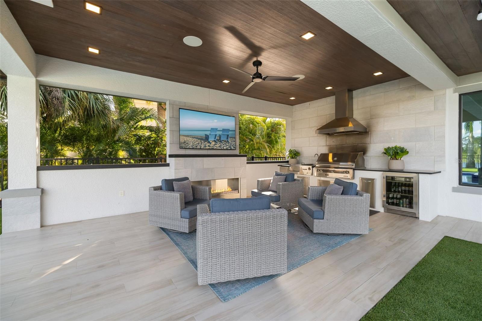 FOUNDERS CLUB - Residential