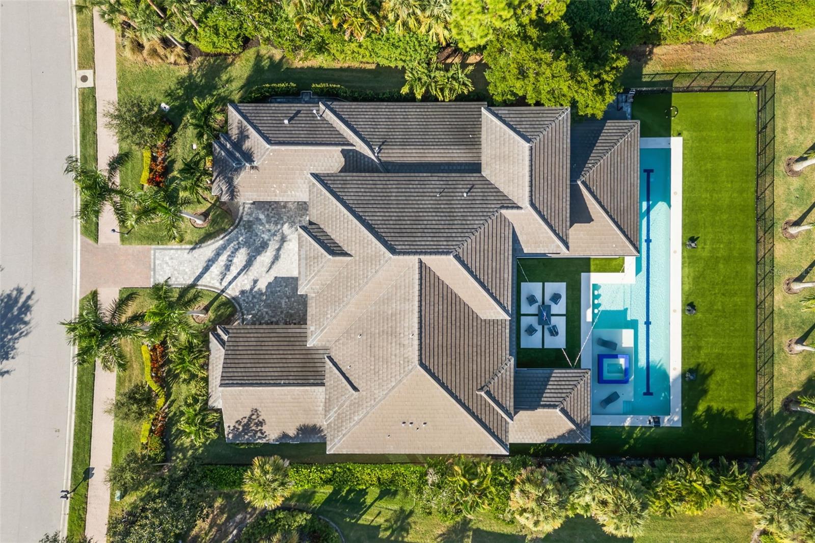 FOUNDERS CLUB - Residential