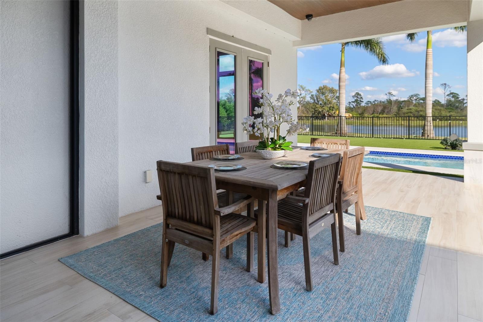 FOUNDERS CLUB - Residential