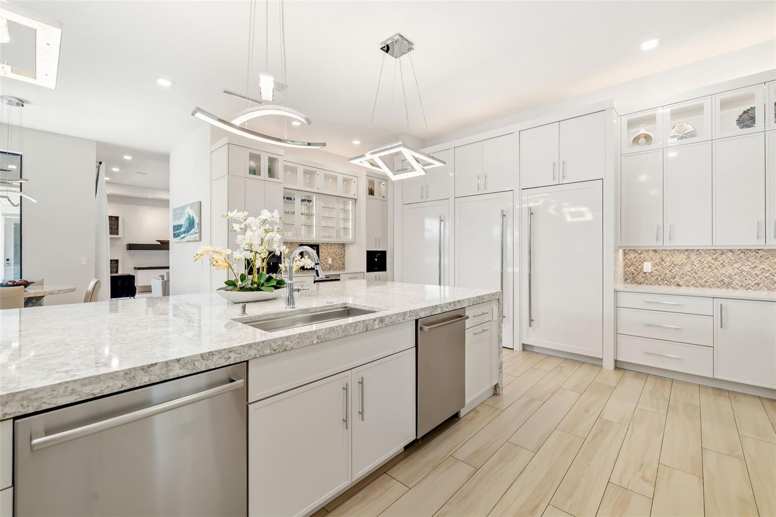 FOUNDERS CLUB - Residential