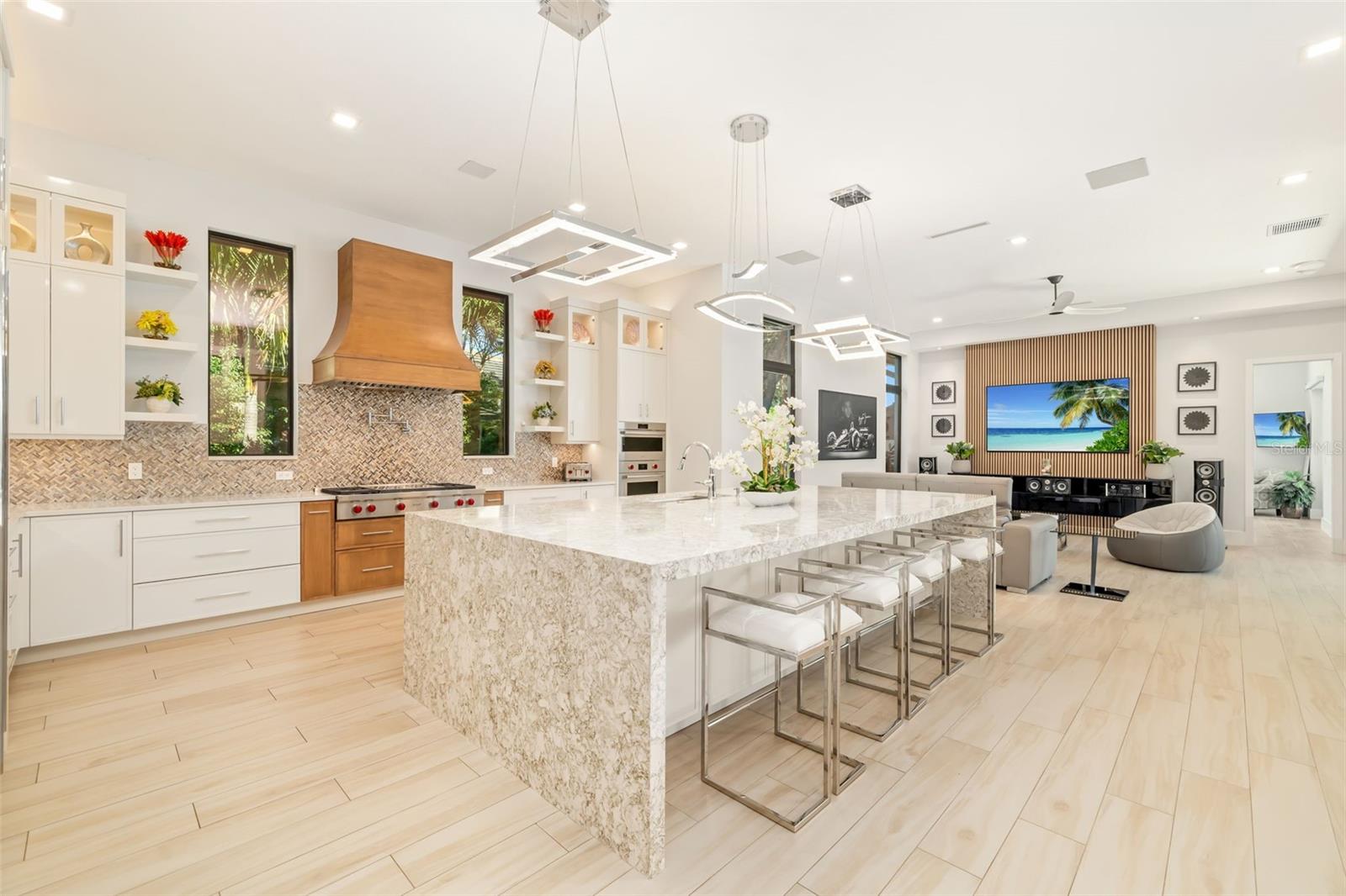 FOUNDERS CLUB - Residential