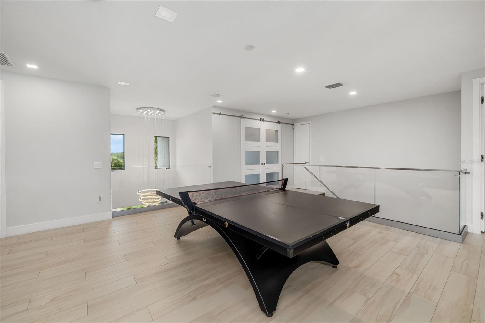 FOUNDERS CLUB - Residential