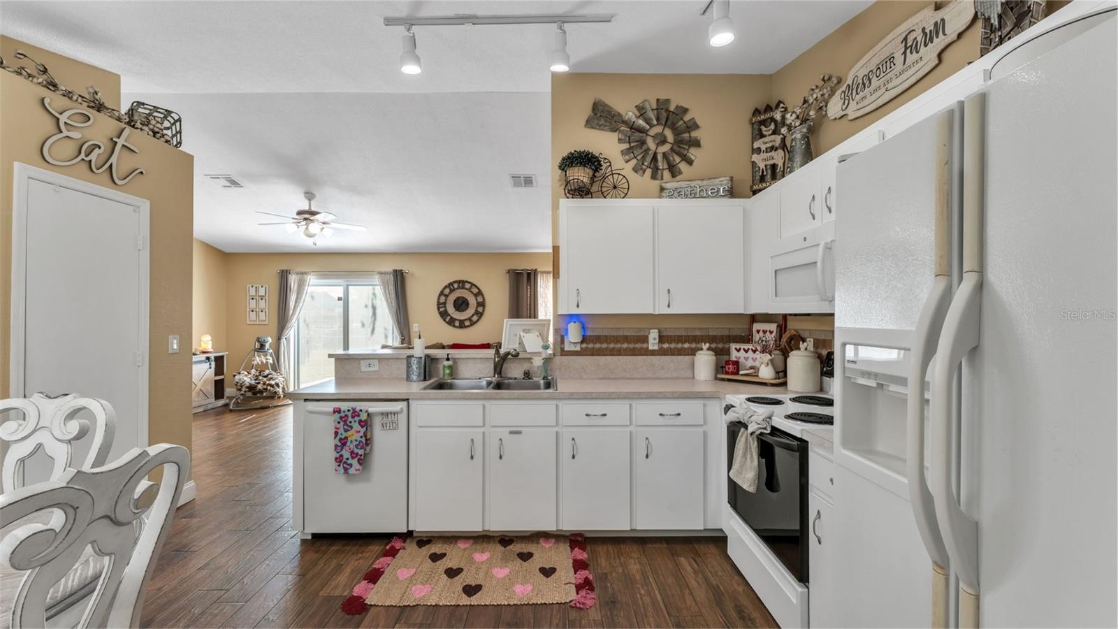 RIDGE VIEW ESTATES - Residential