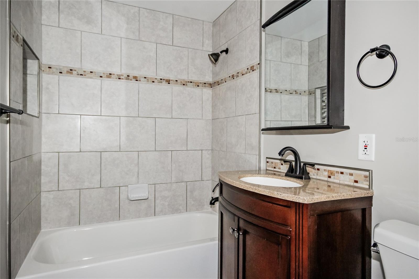 SOUTHERN COMFORT HOMES UNIT 1-B - Residential Lease