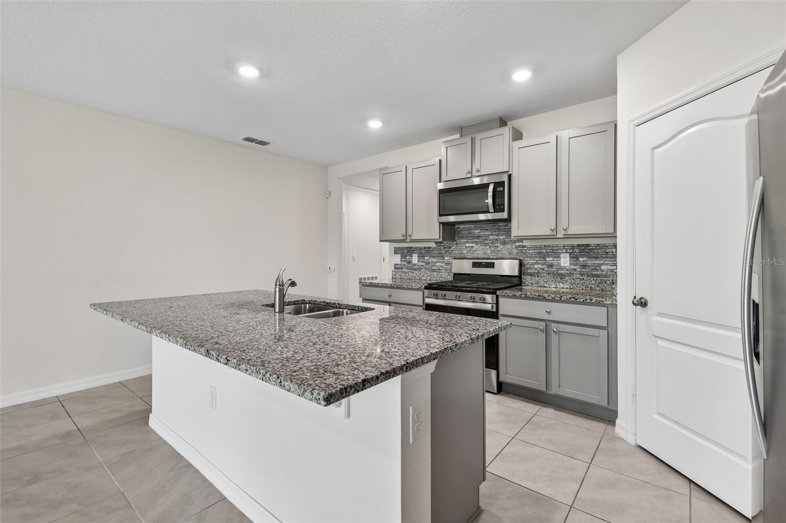 RIVIERA BELLA UN 9C - Residential