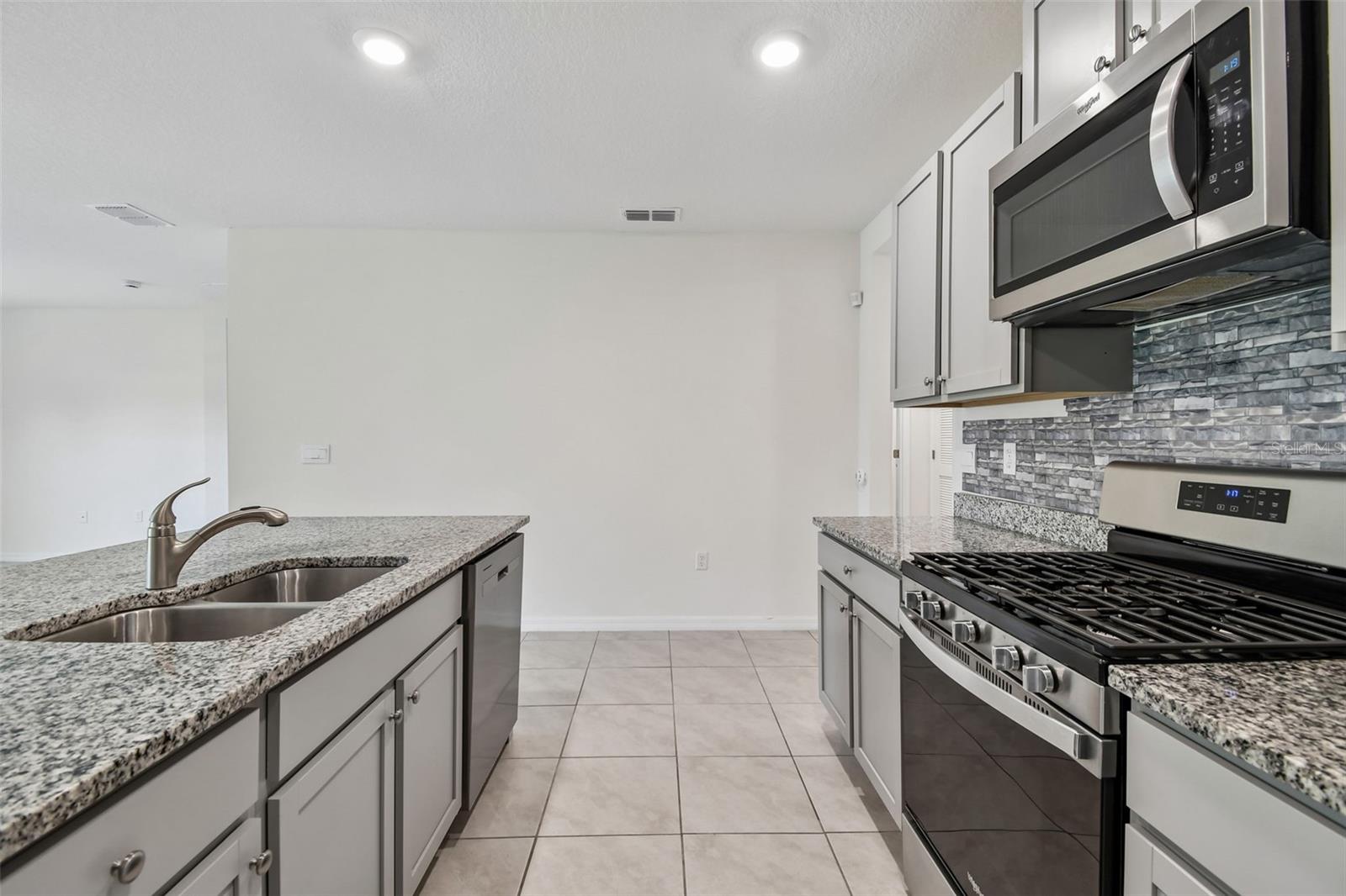 RIVIERA BELLA UN 9C - Residential