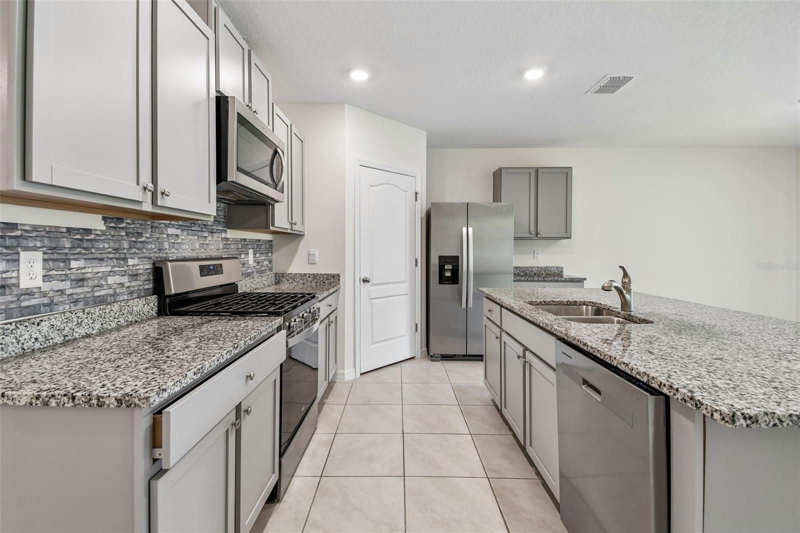 RIVIERA BELLA UN 9C - Residential