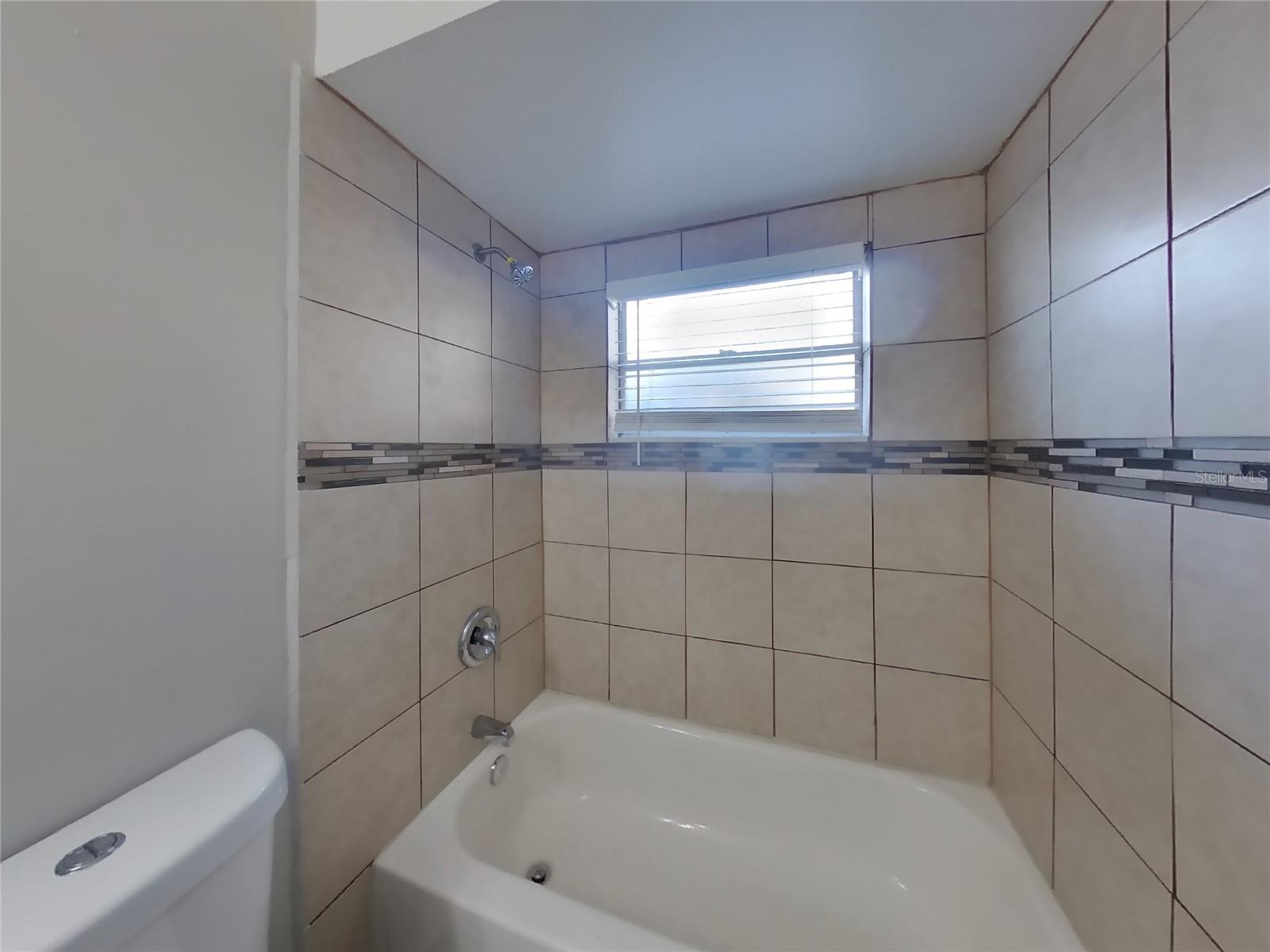 BLOOMINGDALE SEC H UNIT 2 - Residential Lease