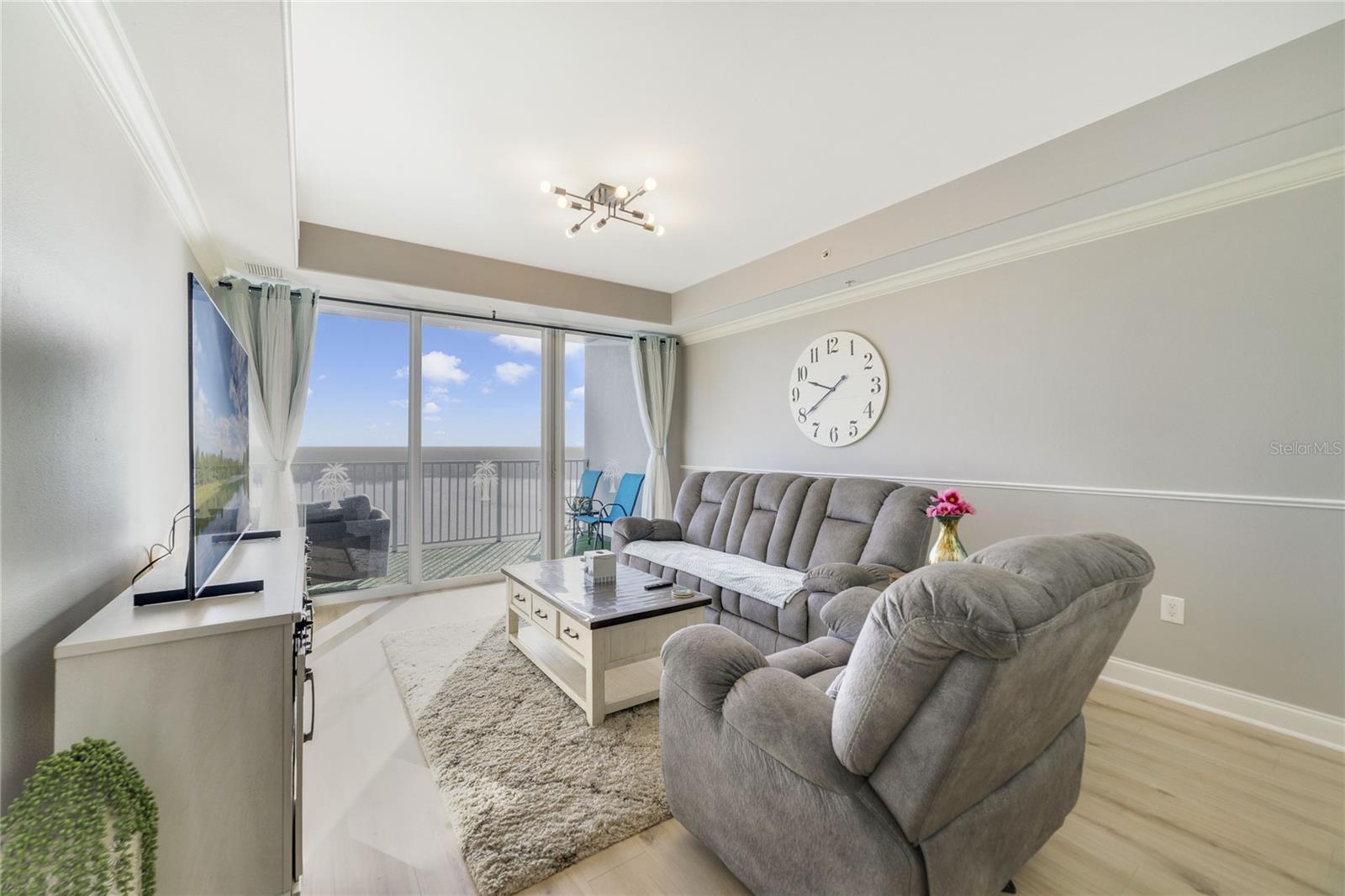 BLUE HERON BCH RESIDENCE TWR 02 CONDO - Residential