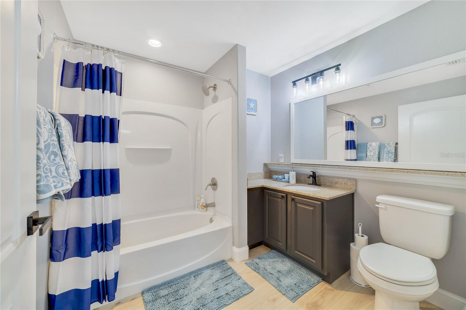 BLUE HERON BCH RESIDENCE TWR 02 CONDO - Residential