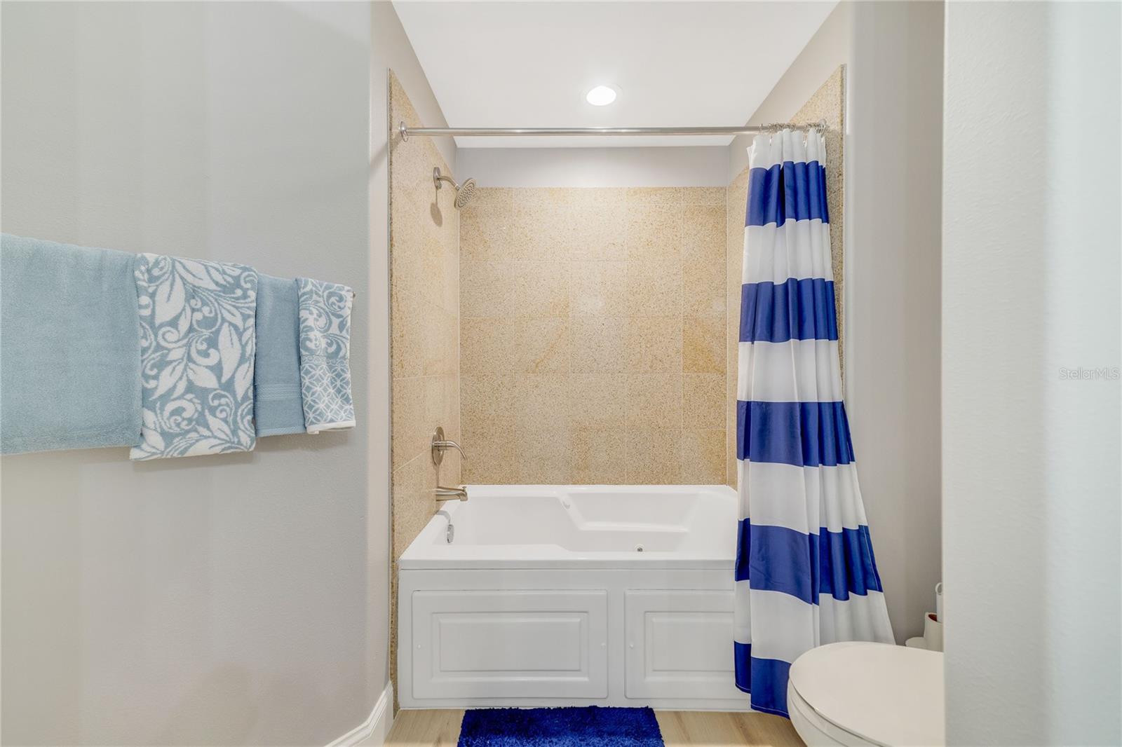 BLUE HERON BCH RESIDENCE TWR 02 CONDO - Residential