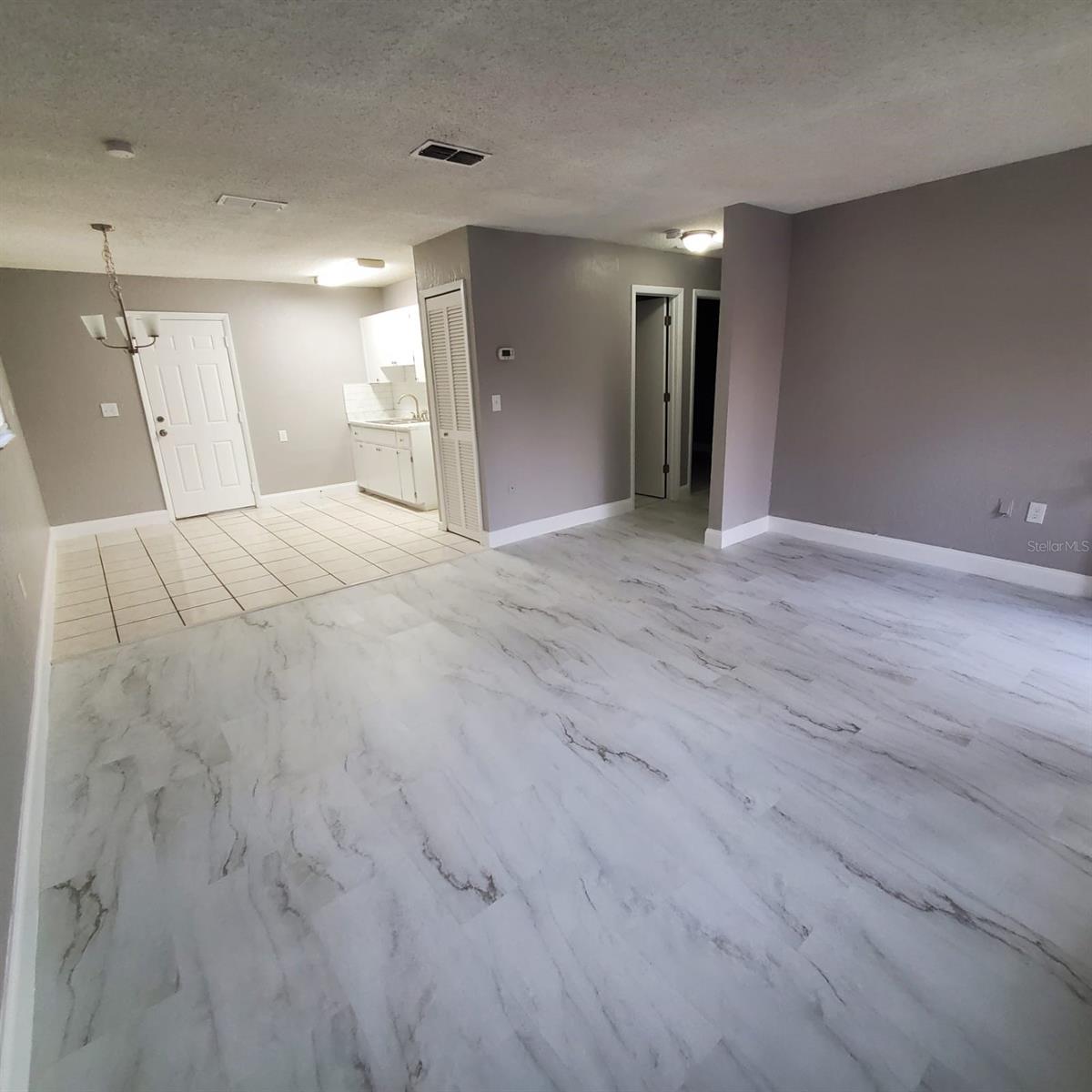 LAS PALMAS RESORT - Residential Lease