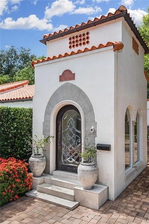 100 W DAVIS BOULEVARD