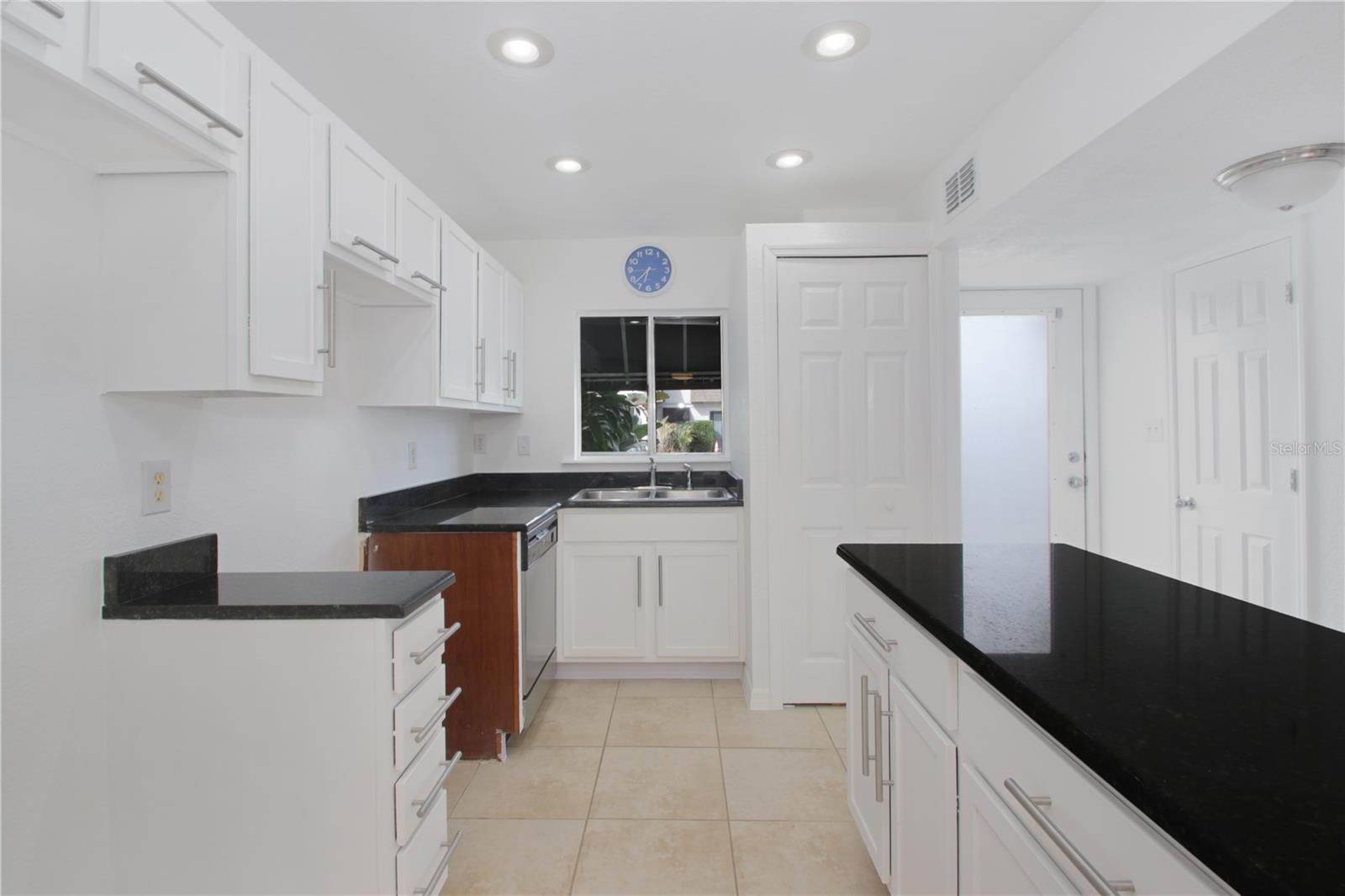METRO/MICHIGAN PARK CONDO - Residential