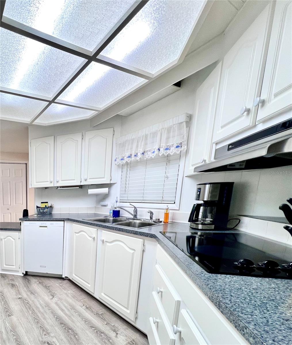 1100 BELCHER ROAD S 760