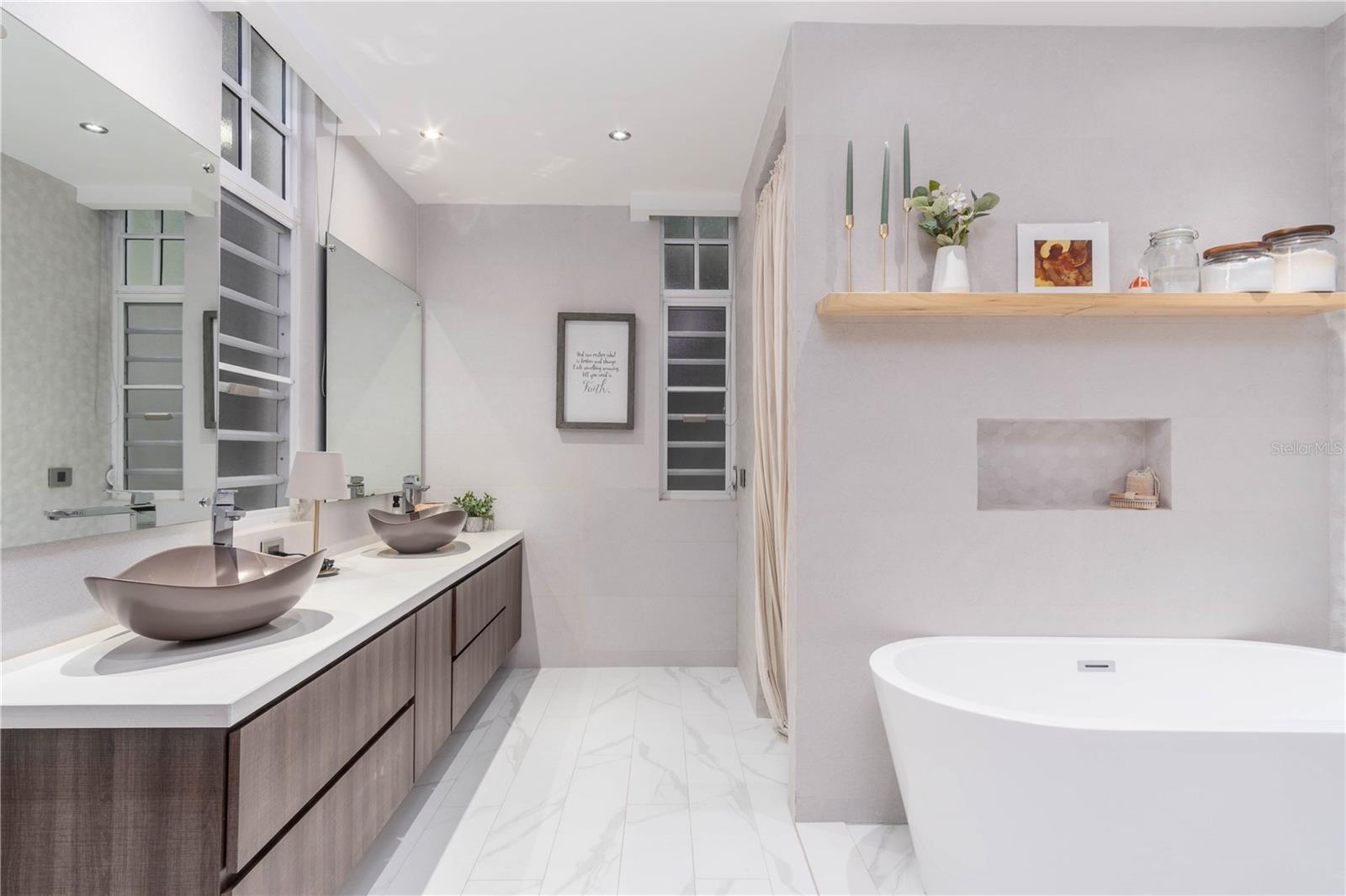 HARBOUR LIGHTS ESTATES - Residential