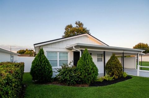 Photo of 3321 W Palmetto Street, Tampa, FL 33607 (MLS # TB8463372)