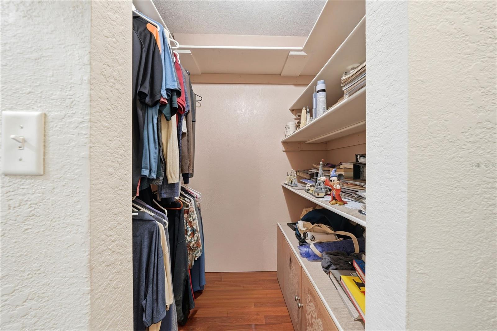 COACH HOUSES AT LEESBURG - Residential