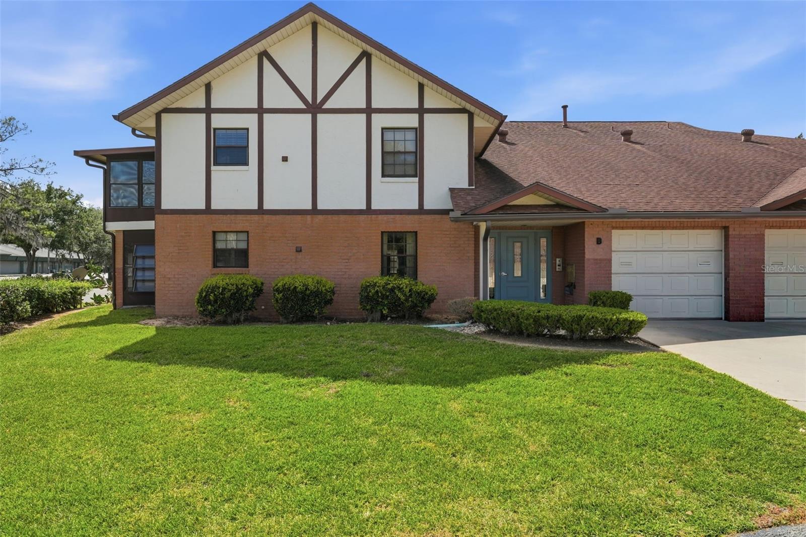 COACH HOUSES AT LEESBURG - Residential