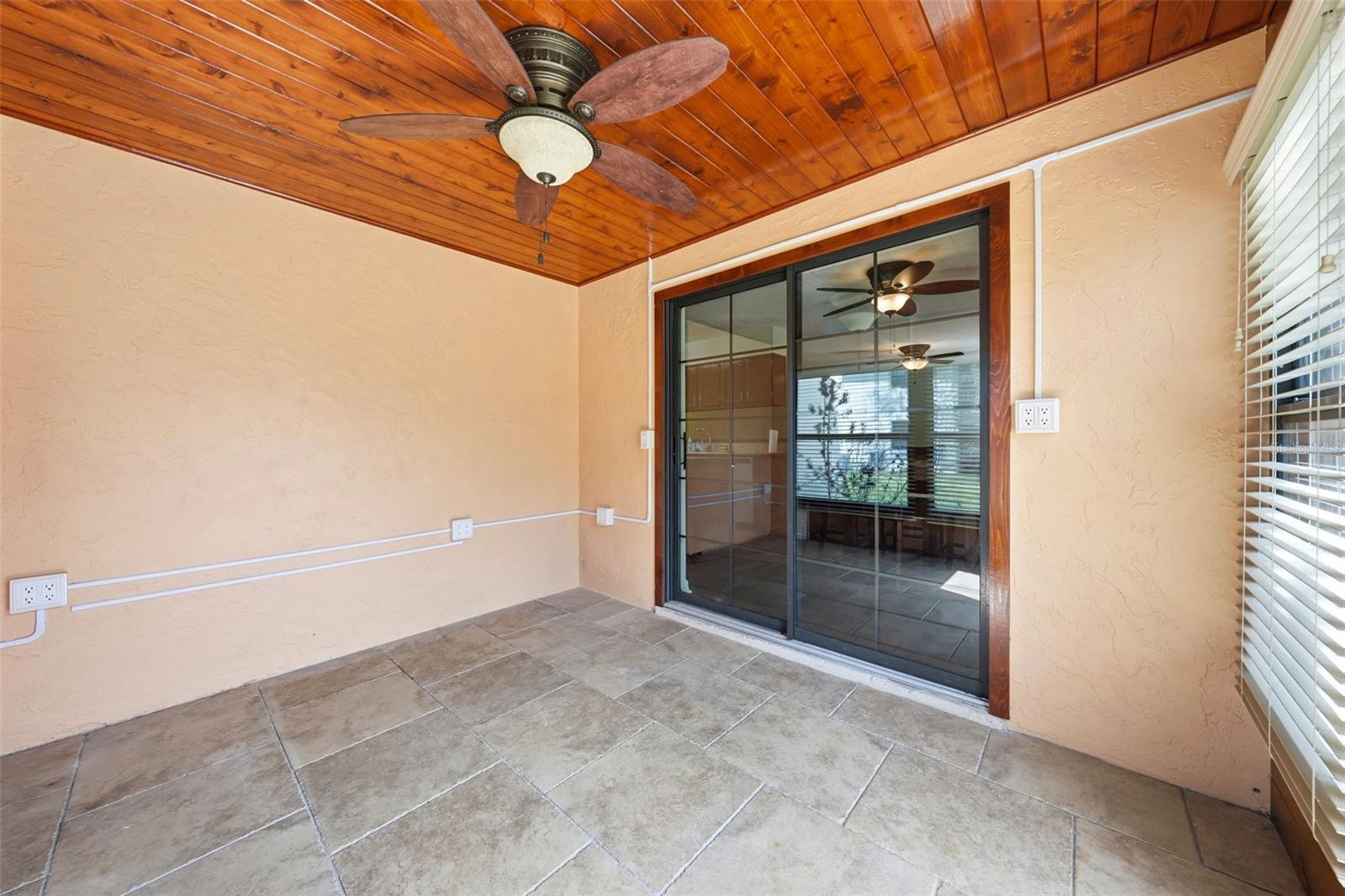 COACH HOUSES AT LEESBURG - Residential