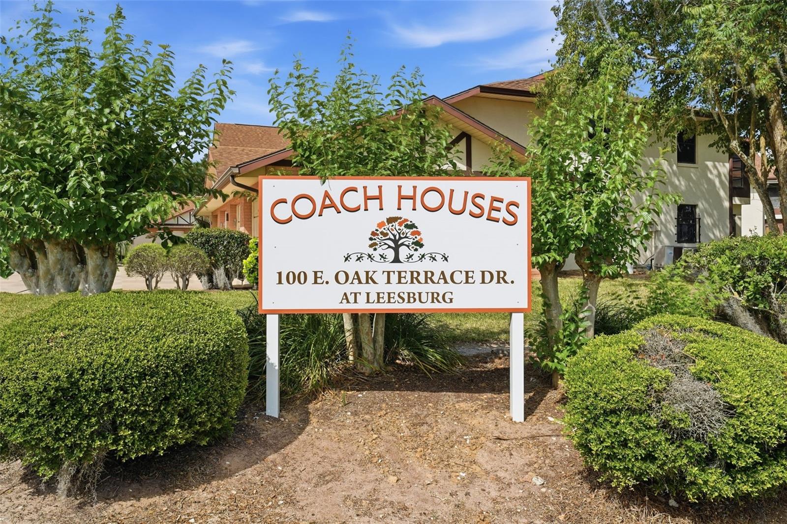 COACH HOUSES AT LEESBURG - Residential