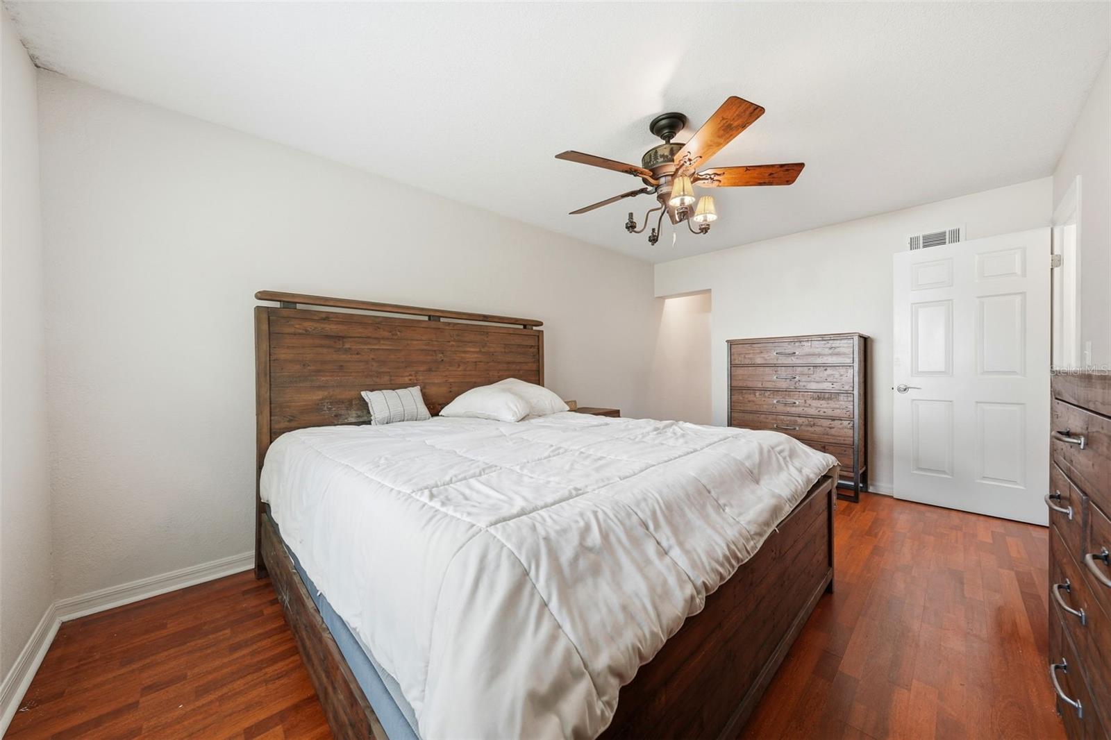 COACH HOUSES AT LEESBURG - Residential