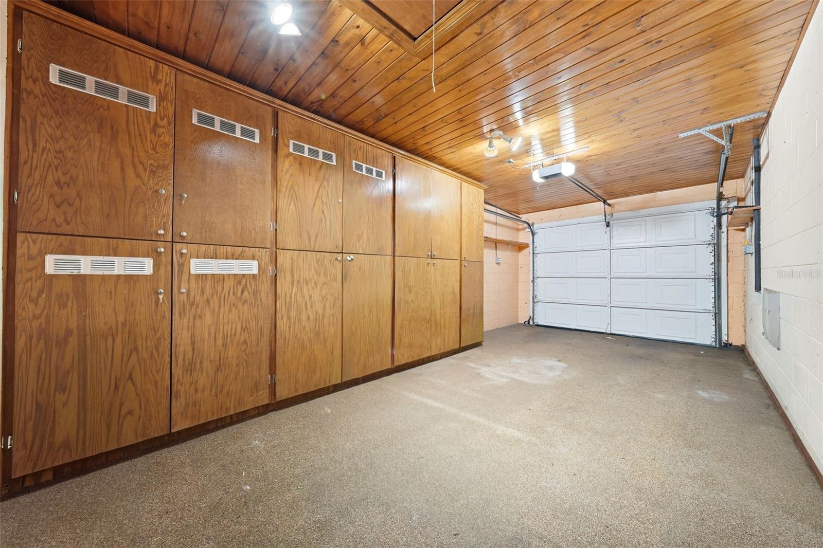 COACH HOUSES AT LEESBURG - Residential