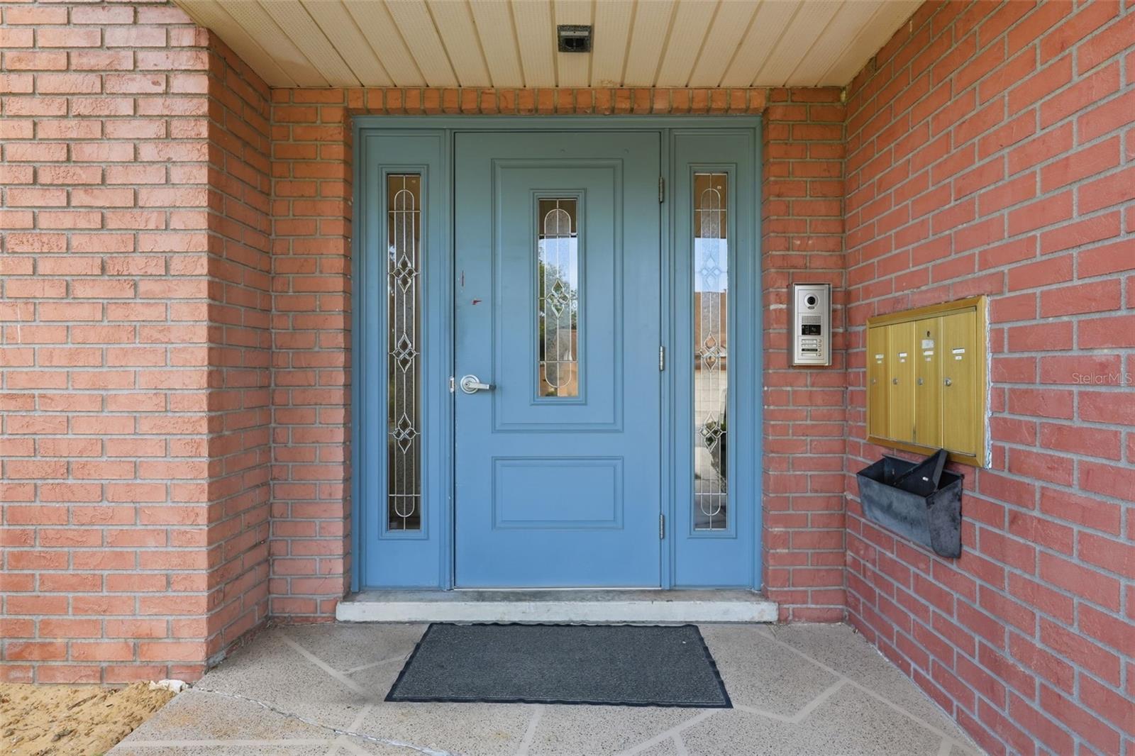 COACH HOUSES AT LEESBURG - Residential