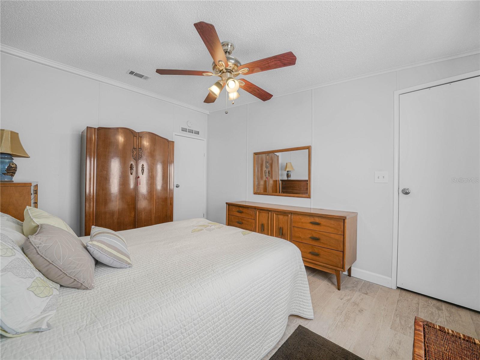FOXWOOD LAKE ESTATES - Residential